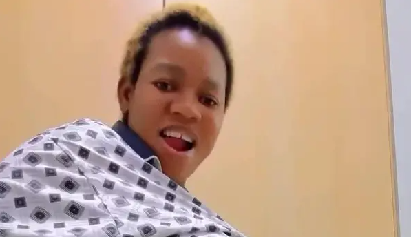 Šokantno velik nosečniški trebušček influencerke postaja viralen (VIDEO)