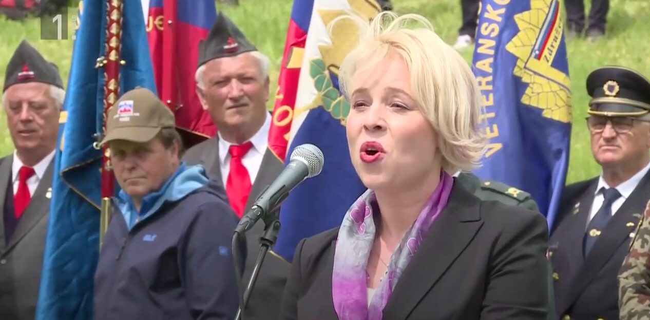 Takole je zažvrgolela Urška Klakočar Zupančič, presodite sami, koliko posluha ima (VIDEO)