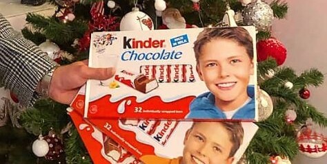 Razkrita identiteta Kinder dečka: Oglejte si, kdo se skriva za slavnim nasmehom (FOTO)