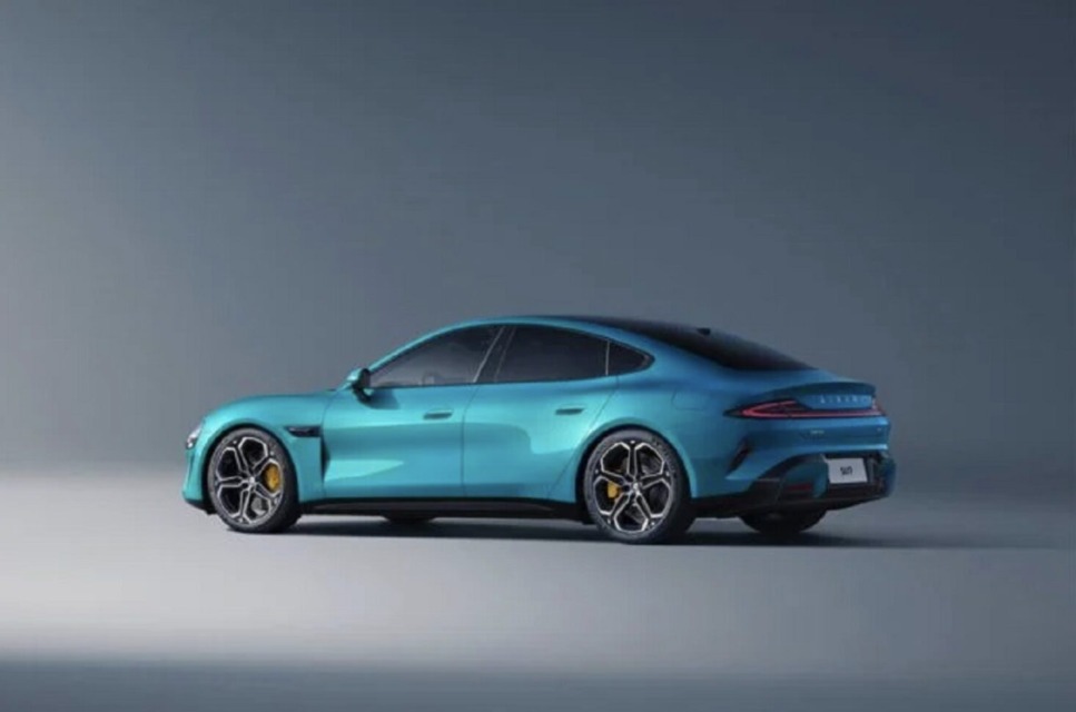 Xiaomi prehaja iz telefonov na ceste: SU7 – električni avtomobil, ki združuje moč Porscheja in Tesle