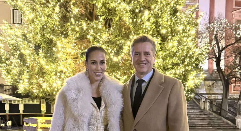 Golob in Gabrova na silvestrovo dvignila prah s fotografijo – odzivi javnosti razdeljeni! (FOTO)