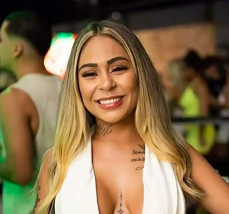 Tragedija: Zvezdnica OnlyFans omahnila v smrt med snemanjem trojčka!