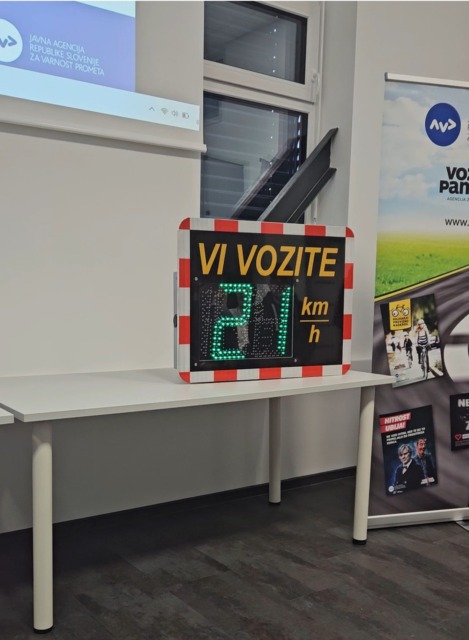 V 2024 zaradi neprilagojene hitrosti na slovenskih cestah ugasnilo 30 življenj