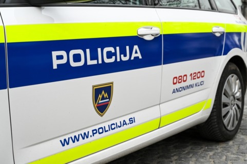 Policija.