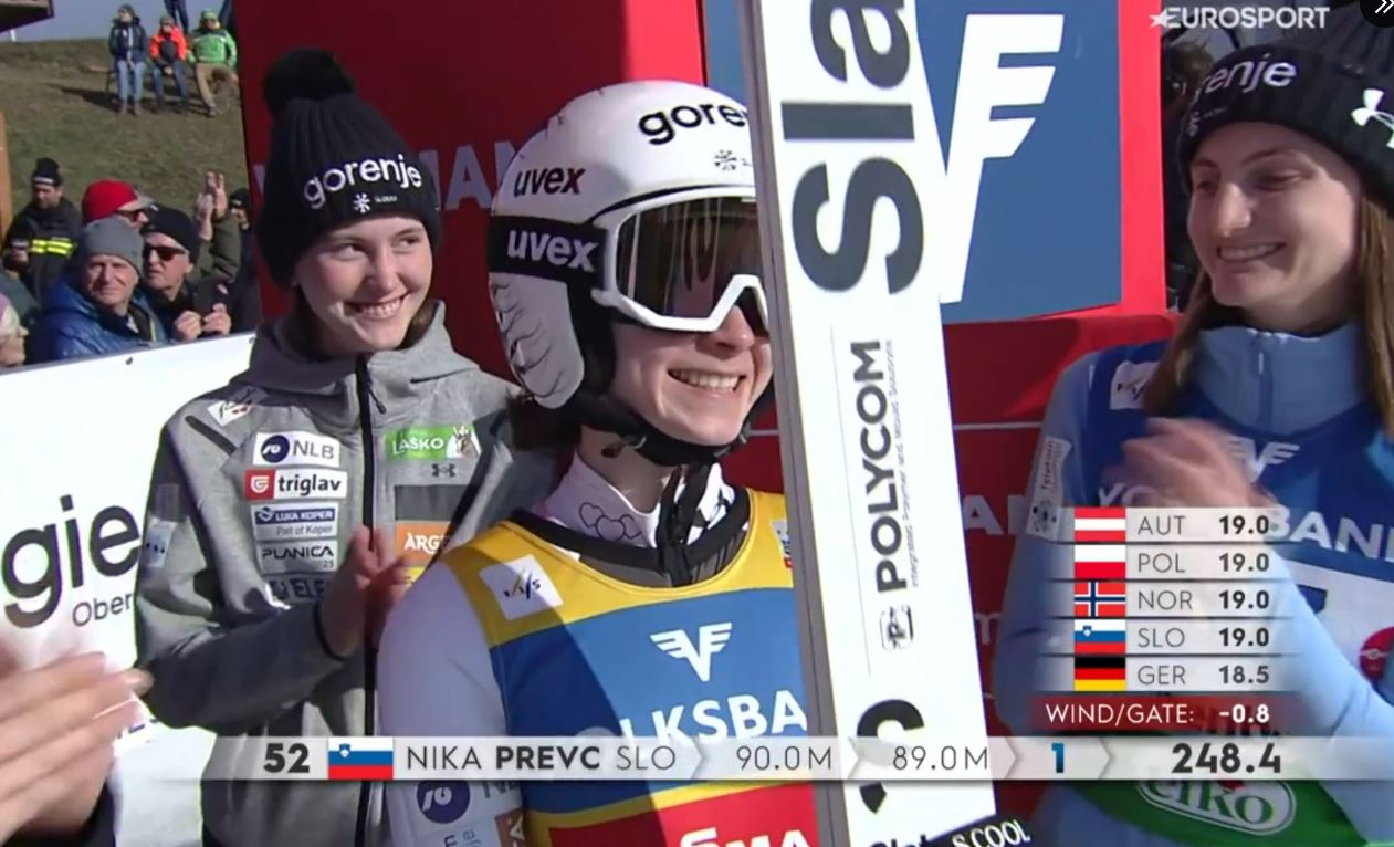 Nika Prevc v Hinzenbachu do pete zaporedne zmage!