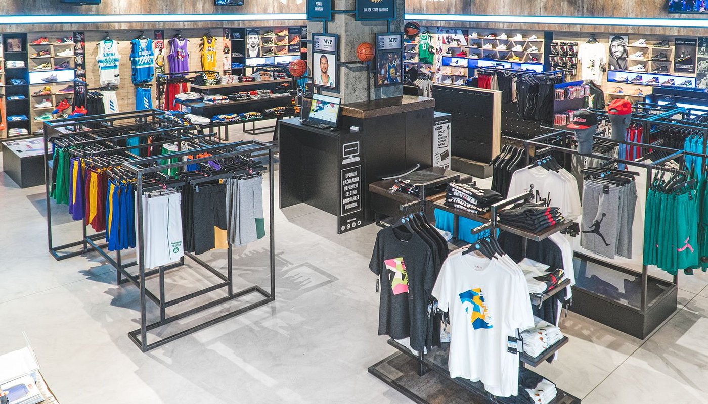 Zapira se priljubljena trgovina s športno opremo: Vse ponujajo na razprodaji s popusti do 70 %