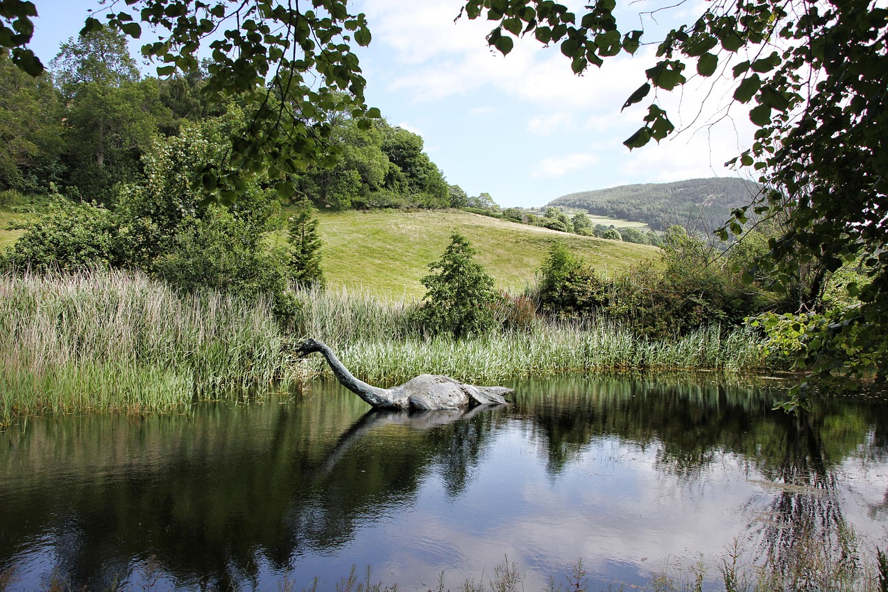 Nessie: Med mitom in znanostjo – razkrivanje skrivnosti pošasti iz Loch Nessa
