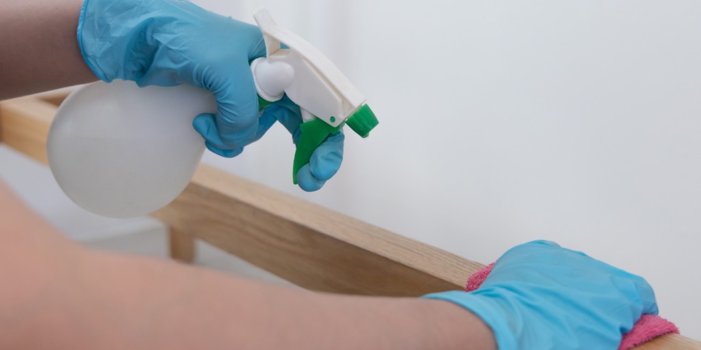 ciscenje-oken - NaDlani.si nogavice