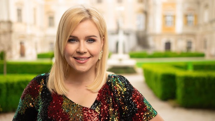 Naša priljubljena televizijka je rodila, ne uganete, kakšno ime je nadela sinu