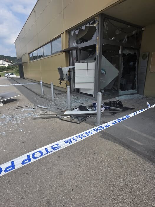 Razstreljen bankomat v Mirni Peči. Vir: Nadlani.si