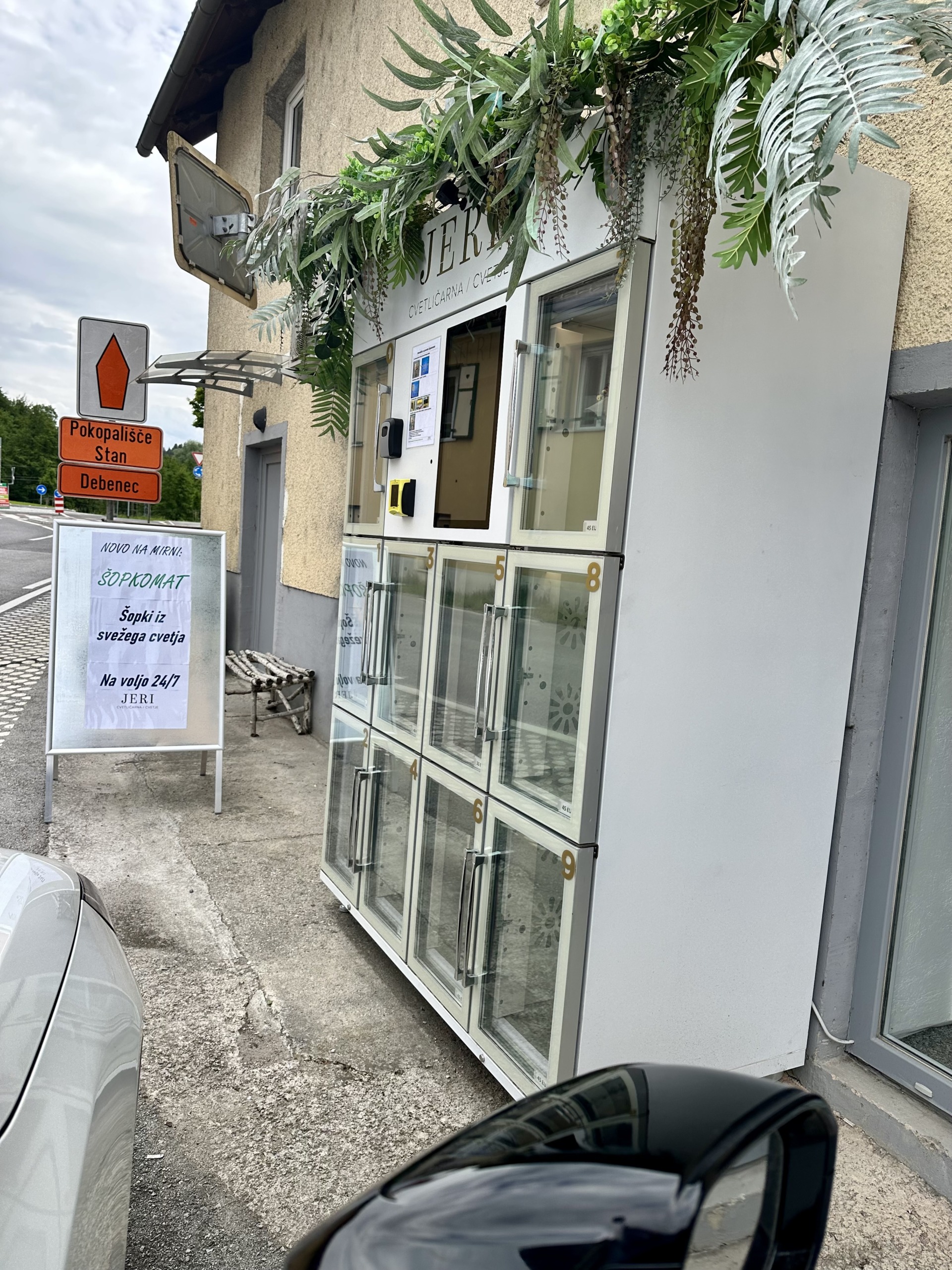 Dolenjci, ste že odprli to omaro na Mirni? Javila se nam je bralka, v njej se skriva ...