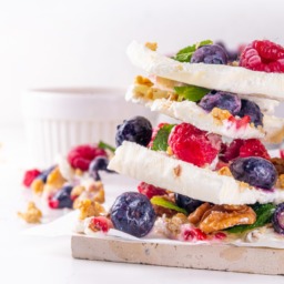 jogurtove-ploscice-3 - NaDlani.si Foto: Jogurtove ploščice Vir: Canva