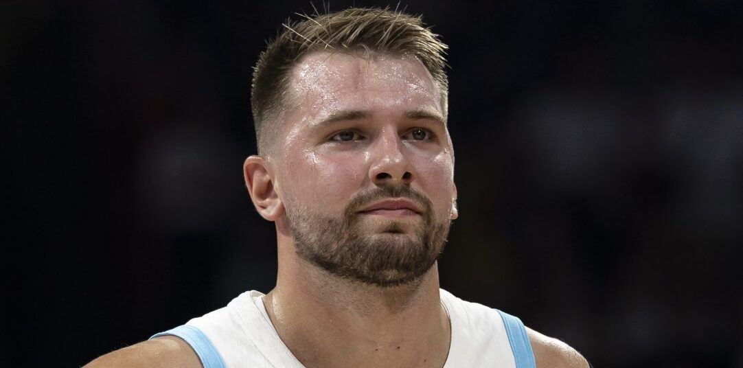 Boleč začetek EuroBasketa! Slovenci padli proti Poljakom, navijači pa besni »Pošljite Dončića na dopust«