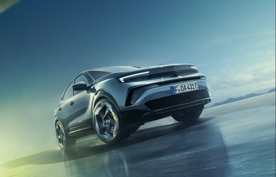 Opel spreminja strategijo: zakaj se proizvajalec umika od izključno električne prihodnosti?