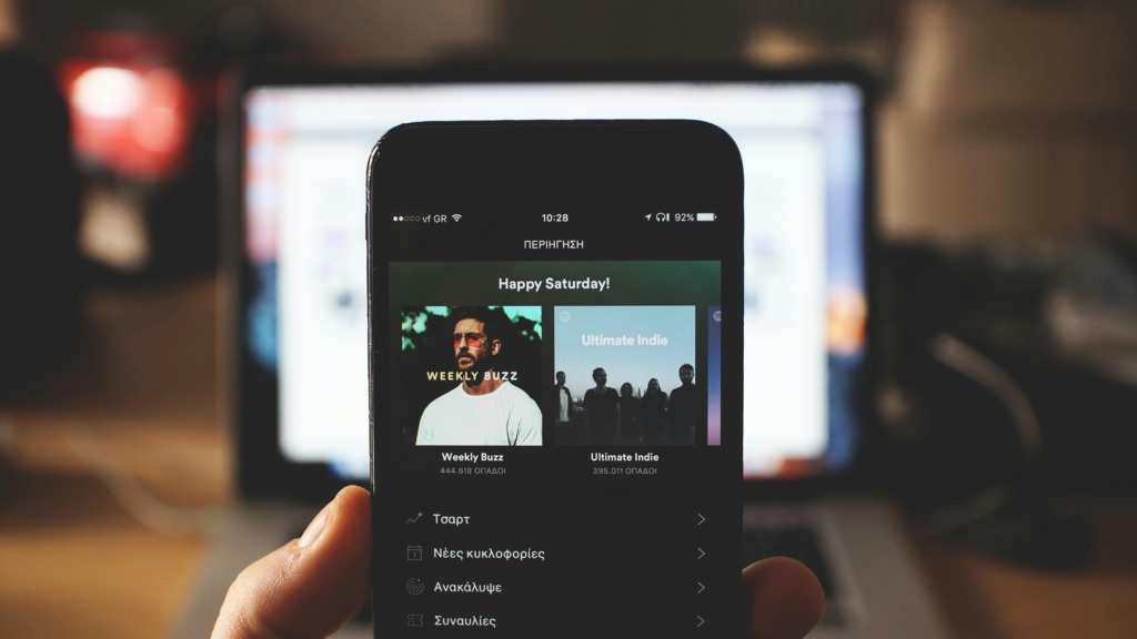 Spotify uvaja funkcijo sporočanja: nova prelomnica ali slepa ulica?