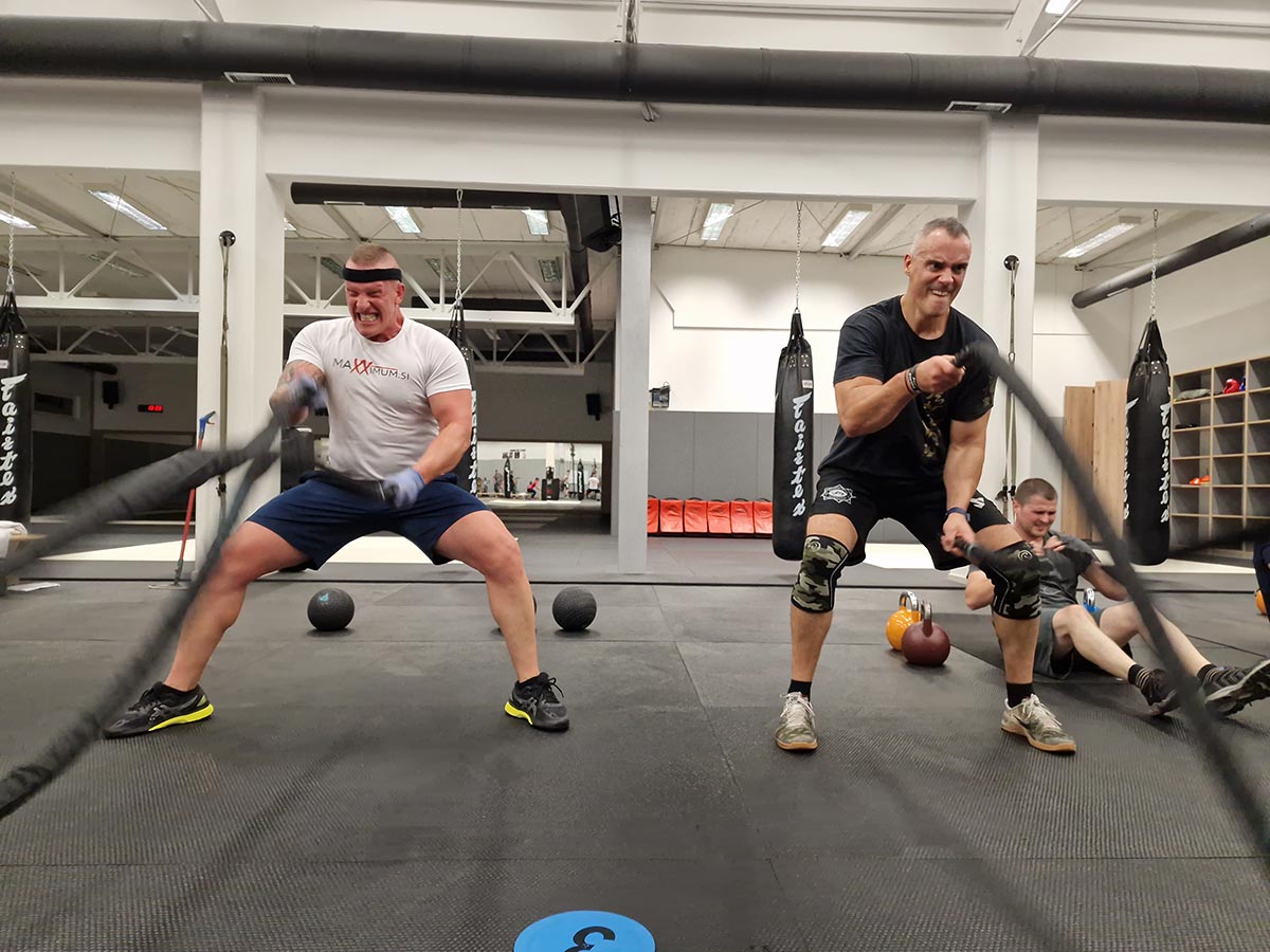 Vpiši se v Kempo Arnis, šolo borilnih veščin, kjer se gradi moč, karakter in samozavest