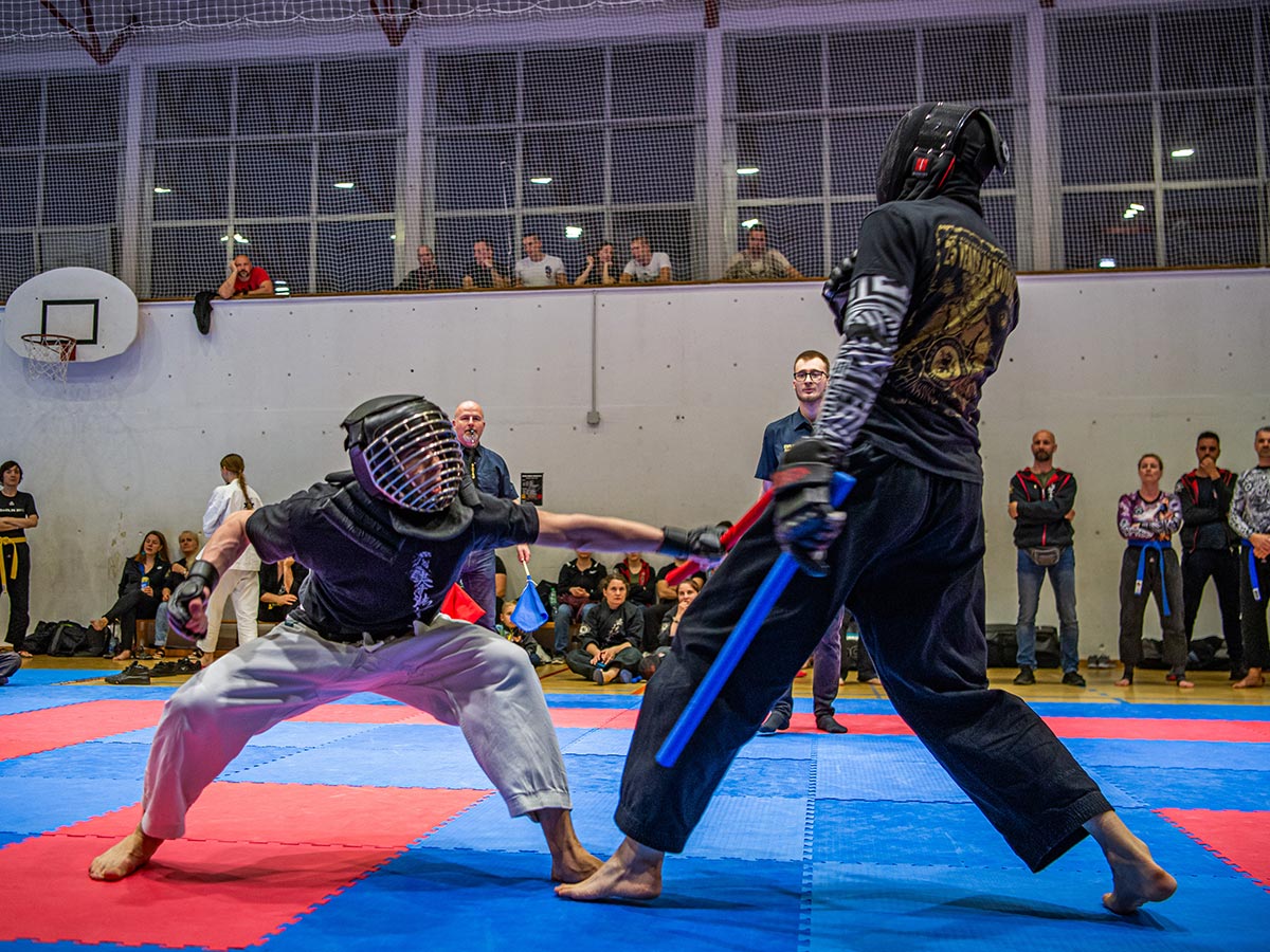 Vpiši se v Kempo Arnis, šolo borilnih veščin, kjer se gradi moč, karakter in samozavest