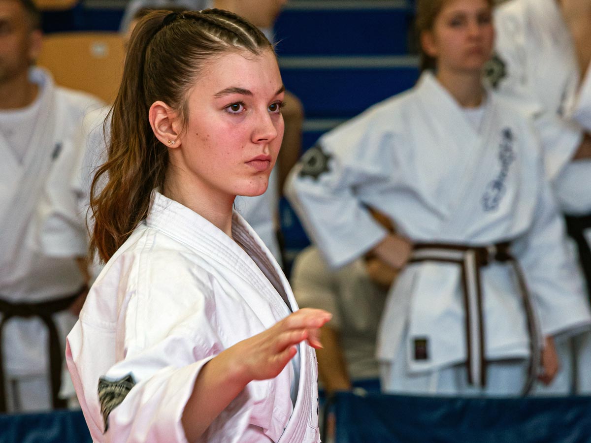 Vpiši se v Kempo Arnis, šolo borilnih veščin, kjer se gradi moč, karakter in samozavest