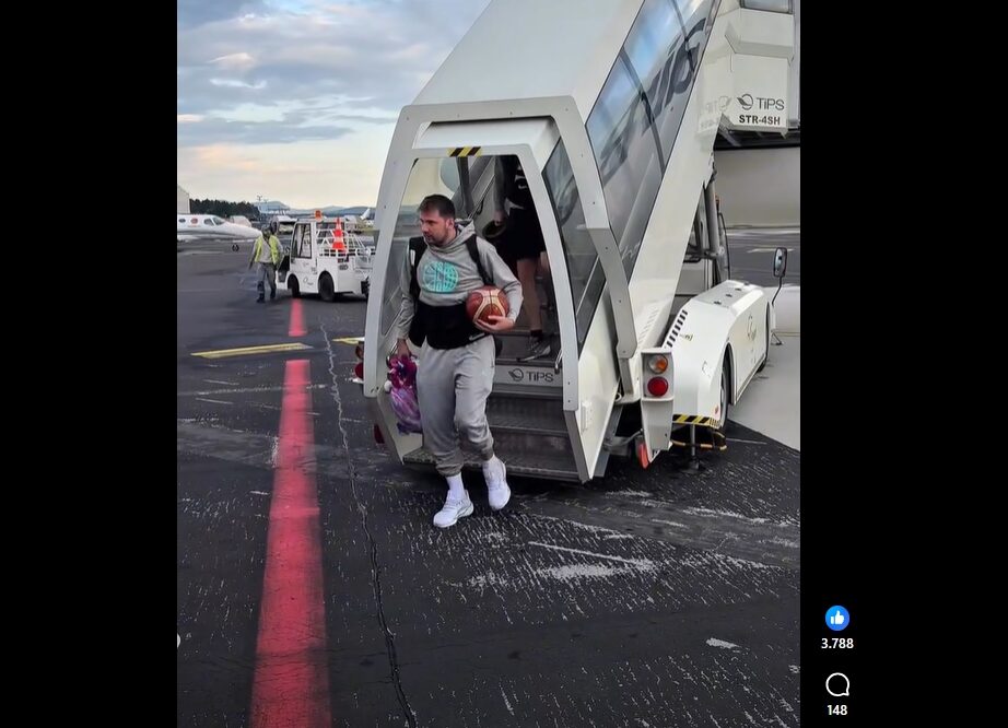 Ste videli, s kakšnim darilom se je Luka Dončić vrnil z evropskega prvenstva?