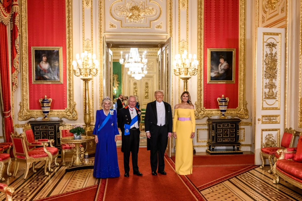 Melania Trump v rumeni obleki sprožila modno polemiko