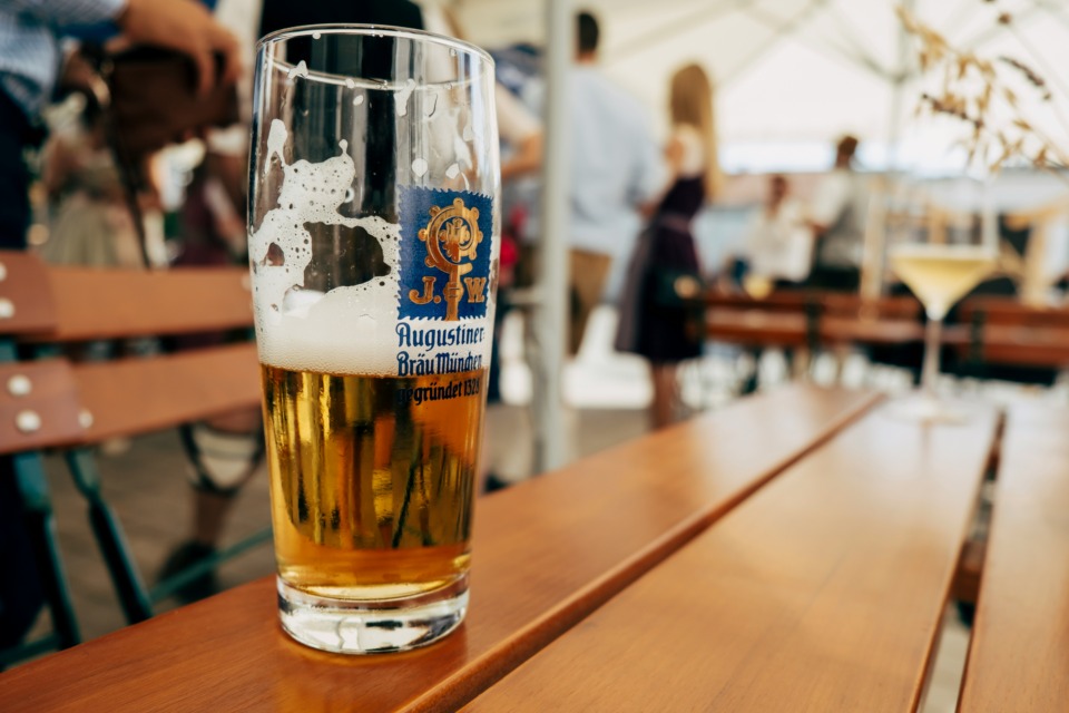 Oktoberfest - Najdražje pivo bo v Münchner Stubn, kjer bo stalo 15,80 evra, medtem ko bo le nekaj gostiln ponujalo liter piva za manj kot 15 evrov.
