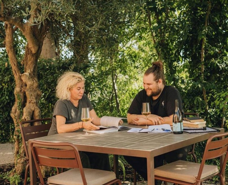 Ana RošinStaraŠkola - NaDlani.si Ana Roš širi svoje kulinarične meje v Istro! Spoznaj sodelovanje s Staro Školo, kjer tradicija sreča inovativnost in nastajajo novi okusi.
