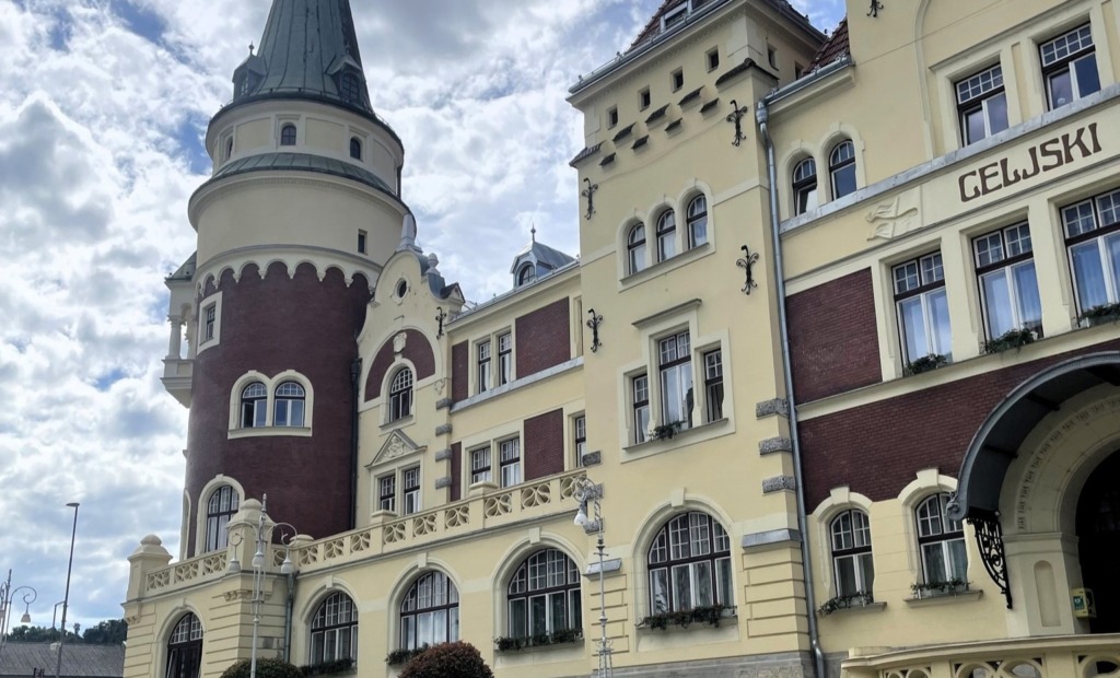 Arhitektura Celja – mesto, kjer se preteklost in sodobnost srečata v popolni harmoniji