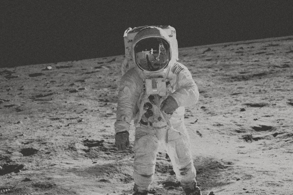 astronavt-na-luni - NaDlani.si
