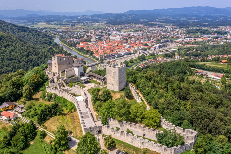 Celje-naslov - NaDlani.si