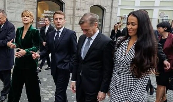 "Obožujem otroke, kaj bo življenje prineslo, pa ne vem," pravi Tina. FOTO: Instagram/Tina Gaber - NaDlani.si Francoski predsednik na delovnem obisku.