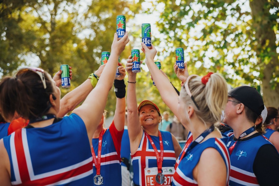 Na Ljubljanskem maratonu so padali rekordi – tudi najdaljši navijaški kavč v državi! (FOTO)