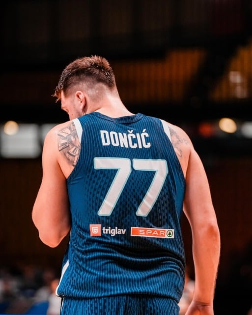 luka-doncic-dres - NaDlani.si Luka Dončić, hrbtna stran dresa