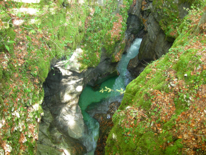 Zaščiteno območje triglavskega narodnega parka je prepolno obiskovalcev. Vse več ljudi si za izlet ali krajše potepanje izbere področja Triglava, Triglavskih jezer, Krna in podobno. To so zaščitena območja, za katere veljajo posebna pravila,