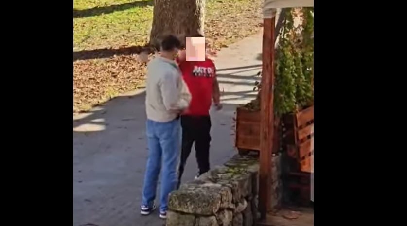 Incident je ujela kamera. FOTO: Facebook - NaDlani.si