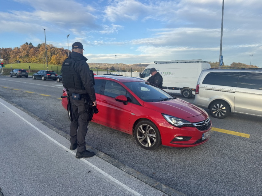 Policija NM (2) - NaDlani.si