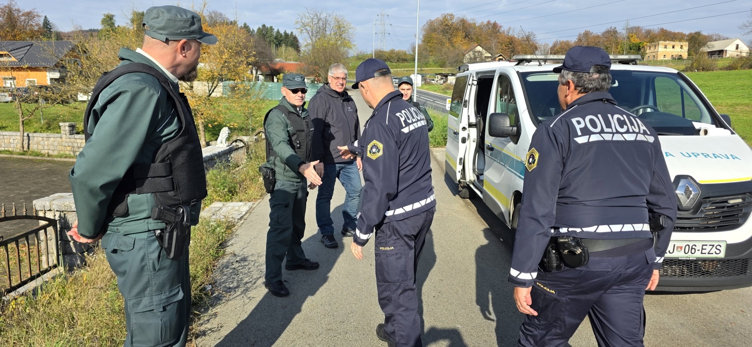 policija-slovenija - NaDlani.si