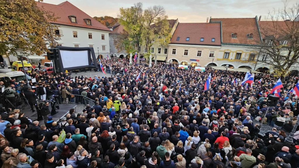 V ŽIVO s protesta v Novem mestu (VIDEO)