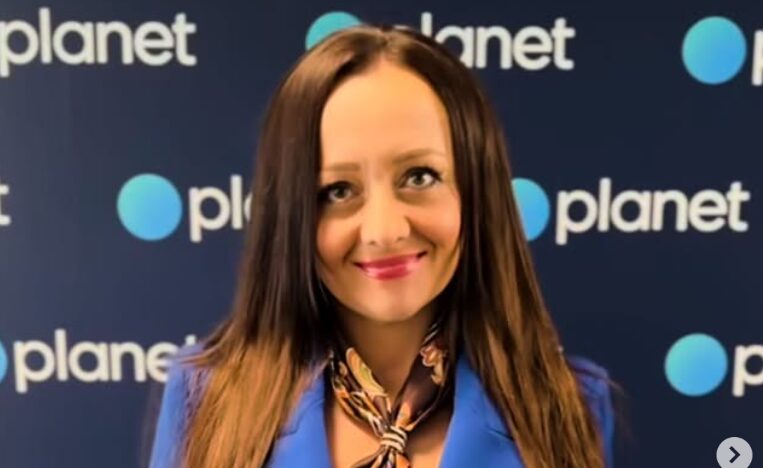 Renata_se_vrača - NaDlani.si