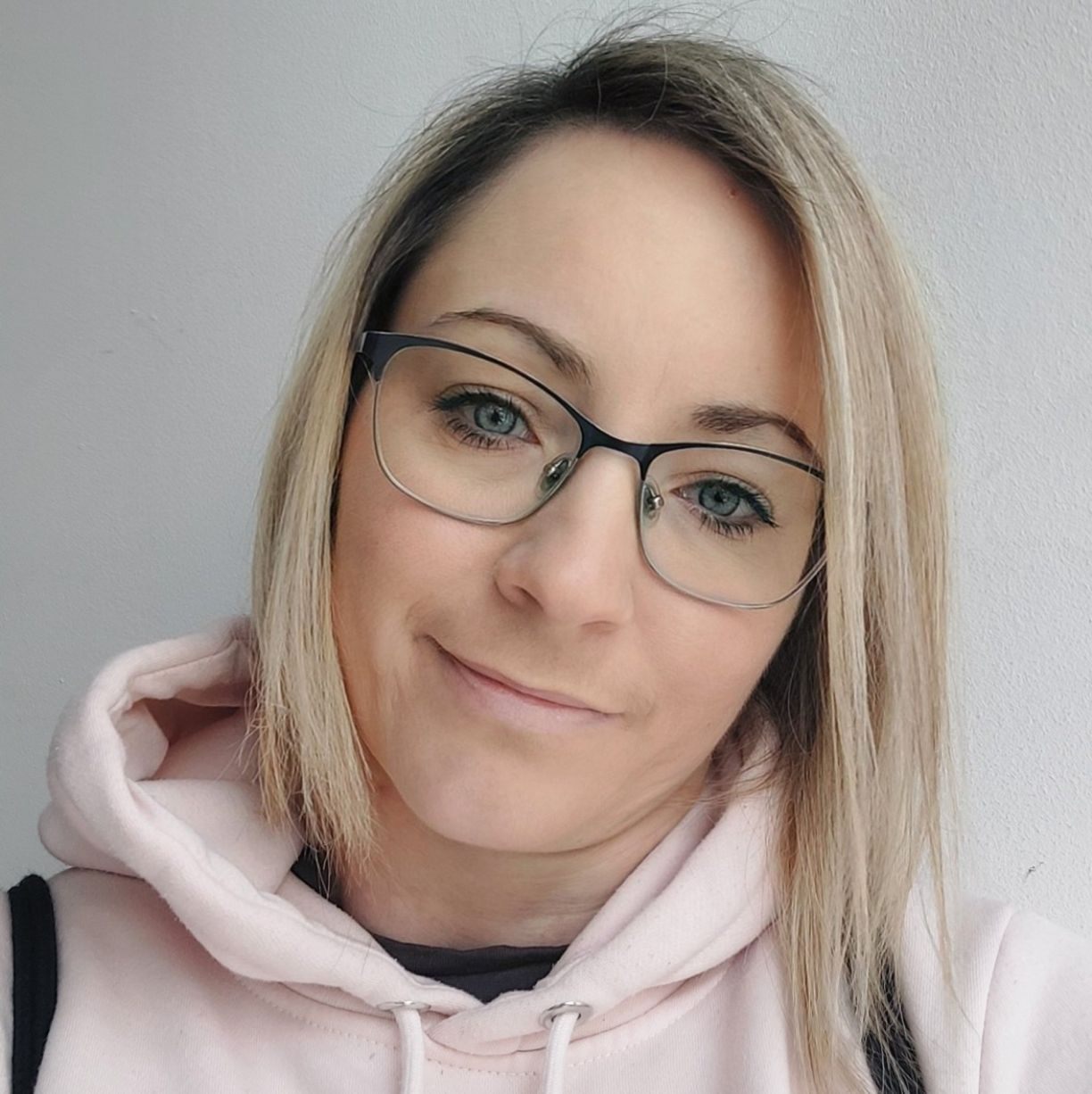sara-zorko - NaDlani.si