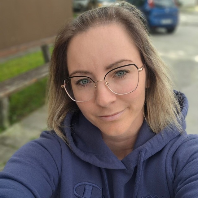 sara zorko - NaDlani.si