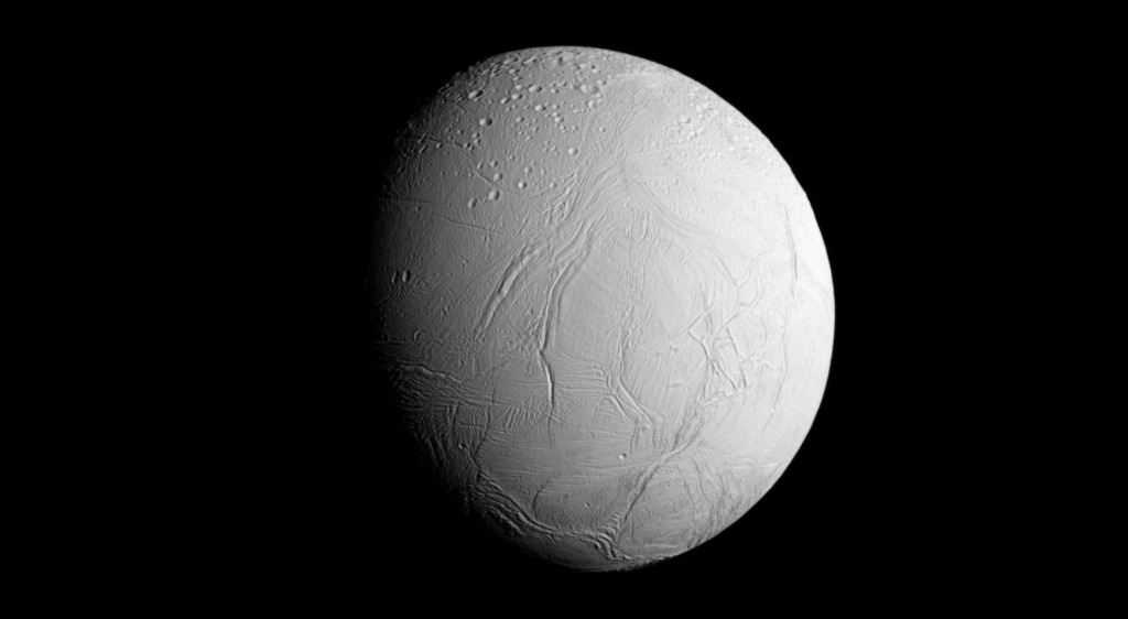 Nova znanstvena prelomnica: Saturnova luna Enceladus skriva pogoje za življenje?
