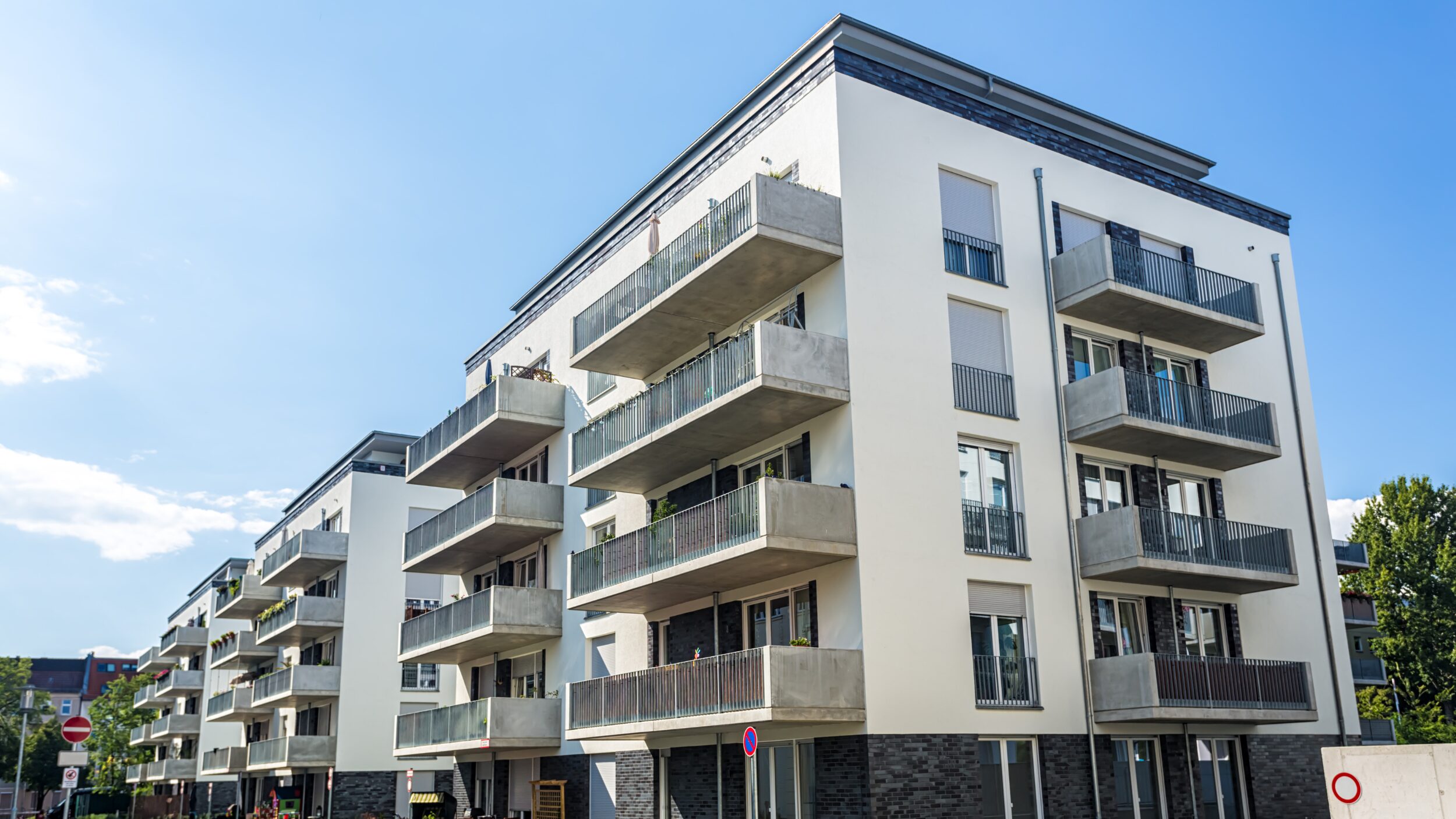 stanovanjski-blok - NaDlani.si