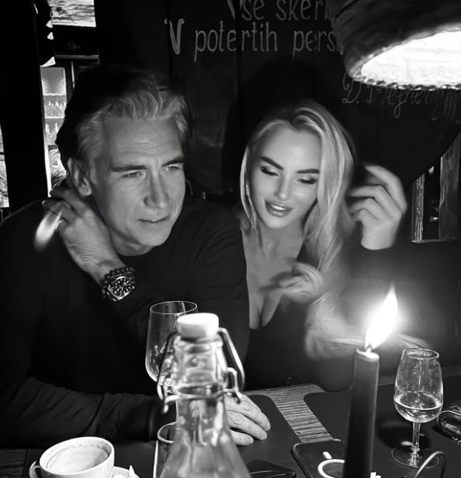 Jan Plestenjak in njegova dolgoletna partnerica Tadeja sta zdaj z novo objavo na Instagramu potrdila govorice o poroki.