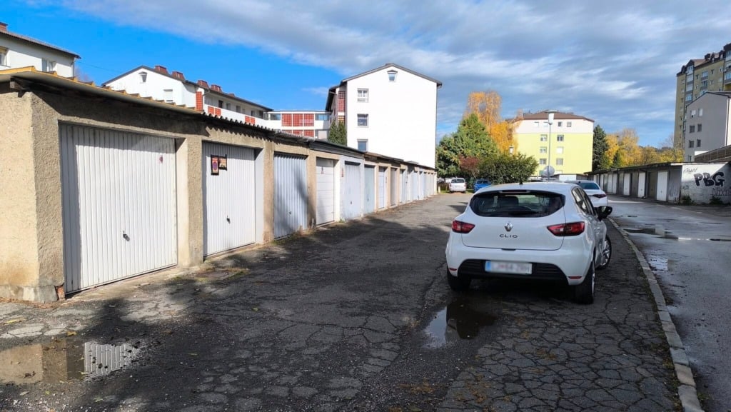 Lastniku prekipelo! Na Facebooku opozoril voznika, ki mu je zaparkiral garažo (FOTO)