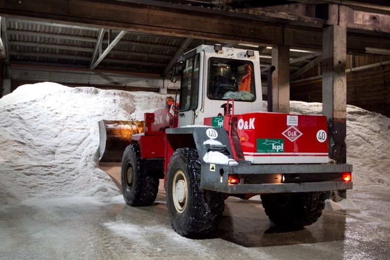 Sol za posipanje že čaka na prvi sneg; vir:DARS