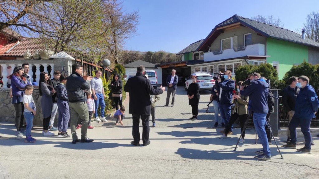 Namenjen bo zagotavljanju pomoči otrokom pri šolanju, starejšim Romom pa bo pomagal pri organiziranju vsakdanjega življenja. FOTO: Občina Šentjernej