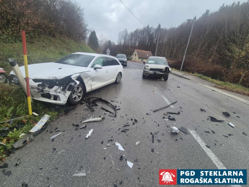 Trčenje dveh osebnih vozil v Tržišču pri Rogaški Slatini, dve osebi poškodovani