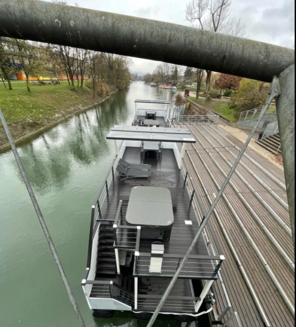 Plavajoče hiške na Ljubljanici: € izgube!