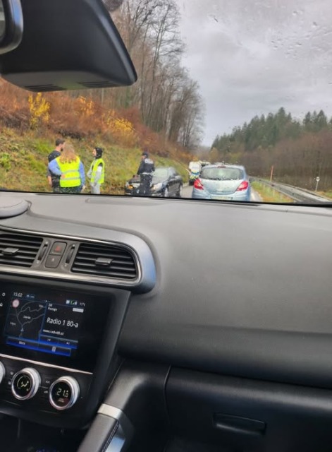Prometna nesreča med Trebnjem in Mirno: previdno, cesta je ovirana (FOTO)
