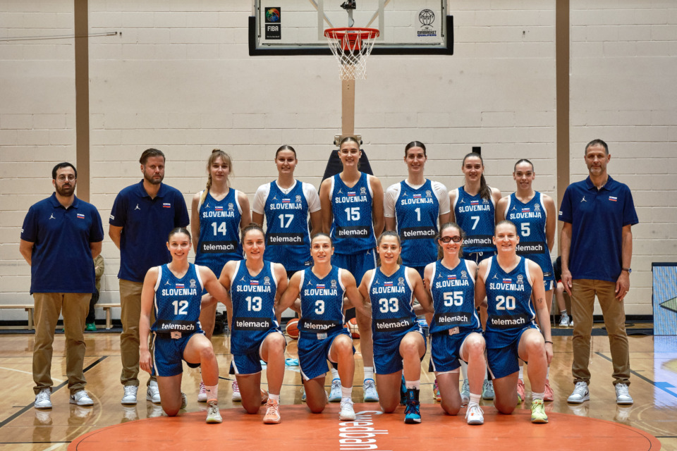 Nova zmaga Slovenk, poškodba Oblakove